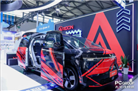 AWE 2025 揭幕日：爱攻电竞显示器重塑豪华 MPV，开启移动电竞新纪元！