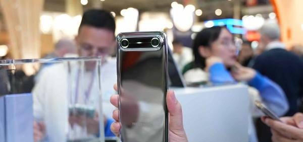 外媒评出 mwc 2025 五大奇特智能手机 传音占据三款