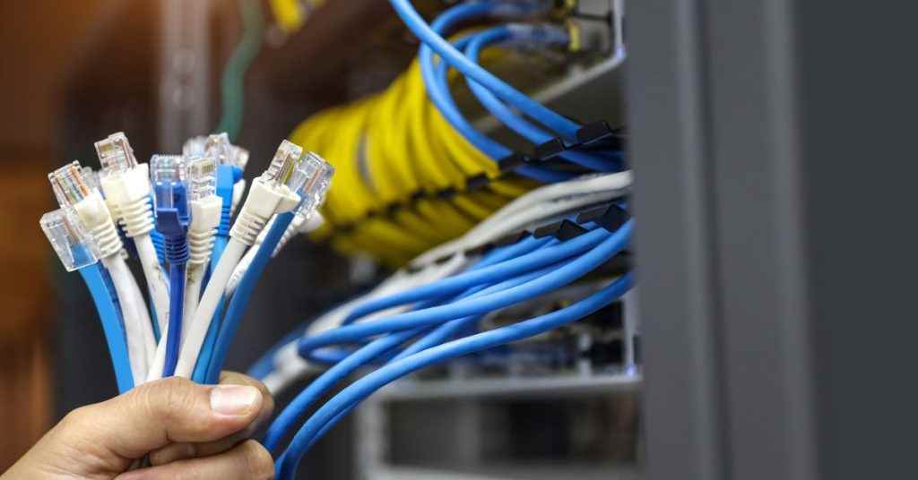 为什么网线有100米限制? 信号衰减真相全解析